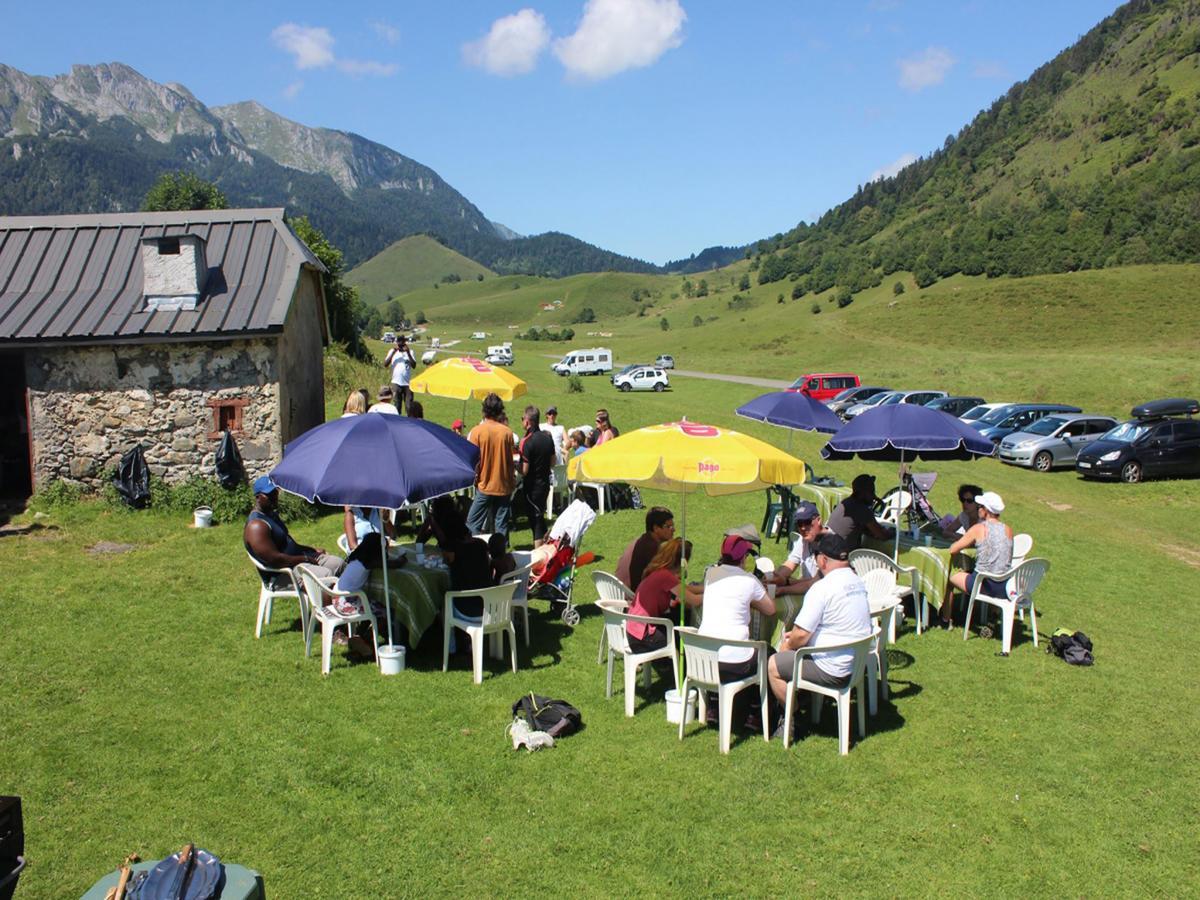 Auberge de la Vallée d'Ossau Izest Esterno foto
